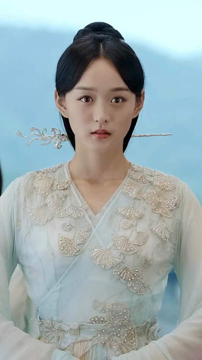 凤弈叶凝芝何泓姗饰02