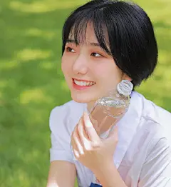 年少时，总觉得爱让人忧伤，情令人痛苦，因为想要占有，总怕失去；想要得到，总恐离去。

　　后来才懂得，真正美好的感情，是水到渠成，是锦上添花，更是雪中送炭，你求与不求，它都会来到；你想与不想，它都不会远离。

　　就像纪伯伦说：如果有一天，你不再寻找爱情，只是去爱；你不再渴望成功，只是去做；你不再追求成功，只是去修，一切才真正开始。http://www.szwj72.cn/Article/hsyy/202106/4113.html

　　无求品自高，无欲境自深。一直只想用心去做个安静又简单的女子，静静地，