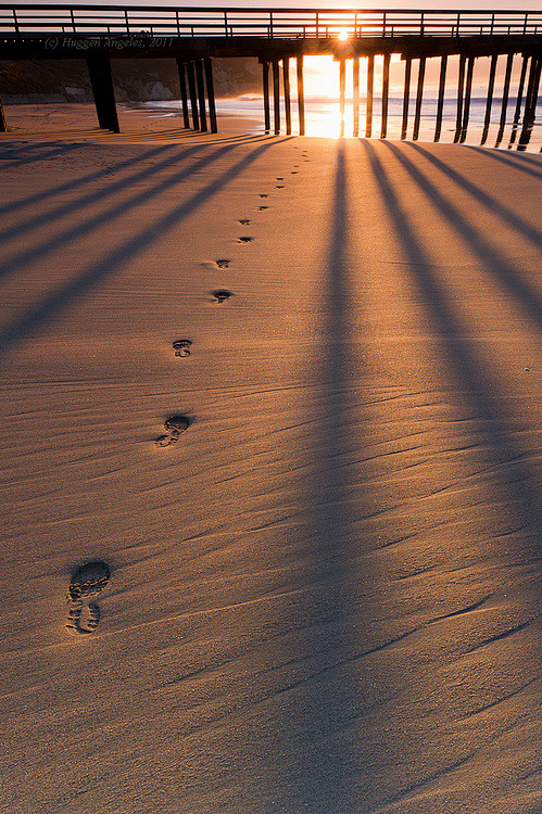 Footprints, Avila Be...