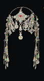 摩洛哥头饰；金银、珊瑚和玻璃镶嵌，珐琅约第十九世纪，阿特拉斯区