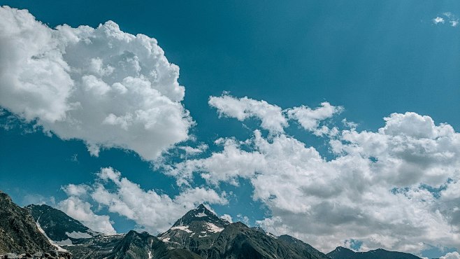 A view of a mountain...