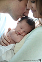 Beautiful natural, lifestyle newborn photography | At-home newborn posing ideas | Deanna Loren Photography #newbornphotos #newborn #familyphotos