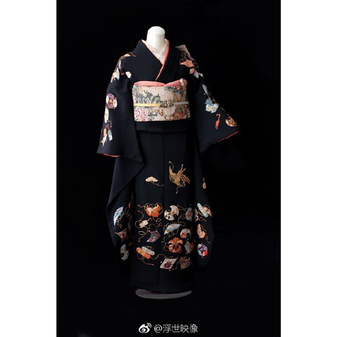 宝尽文样 振袖】江户时代上流社会女性的友禅染与刺绣工艺珍贵和服,黑