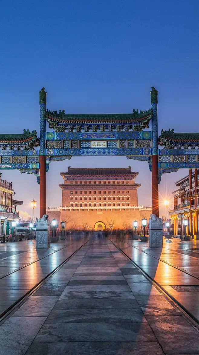 北京——前门大街，北京著名的商业街，位于京城中轴线，有很多古老建筑，十分具有老北京的味道。©壹刻传媒-花瓣网