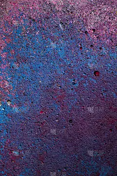 混凝土的细节被涂上了彩色的蓝粉色。难看的东西墙结构