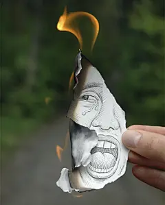 铅笔画和真实照片：爱稀奇在4月26日的星期一图片时间中介绍过比利时艺术家Ben Heine带来的奇怪的“手绘照片”，但是显然，我们漏掉了其中非常惊艳的几张，补充在这里：