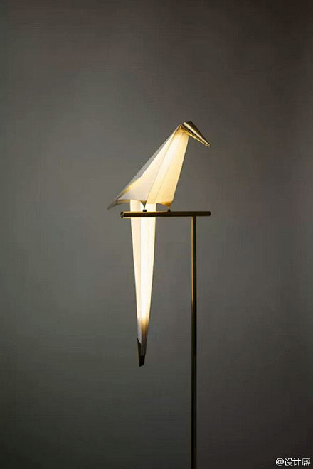 「栖息灯」是一款很有意思的设计，看起来像...