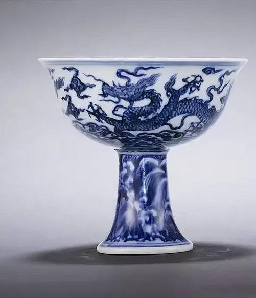 明-明宣德青花海水云龙纹高足杯