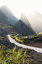 Vietnam II : Part two. 18 days through Northern Vietnam, using different types of transportation: Motorcycle: adventurous, liberating and addictive. Train: used it to get some sleep. Boat: relaxing and to feel like a generic tourist. Uber: fast and no com