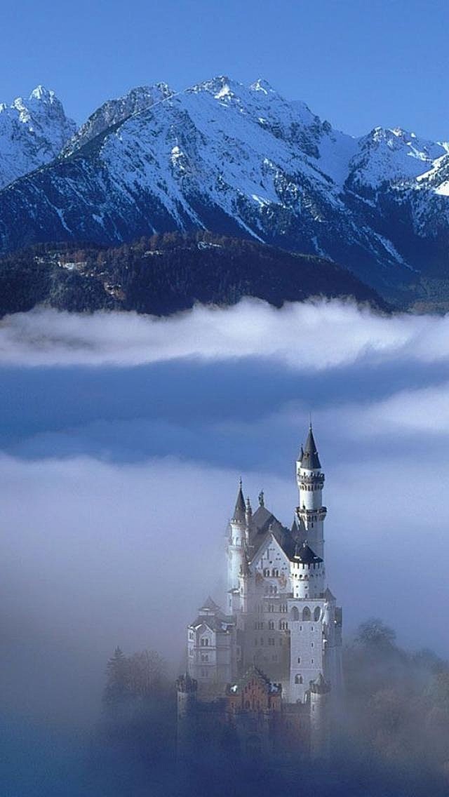 Neuschwanstein Castl...