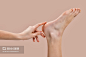 脚部护理。美丽的女性腿。身体的一部分关闭,Feet care. Beautiful female legs. Part of the body close up - 图虫创意-全球领先正版素材库-Adobe Stock中国独家合作伙伴