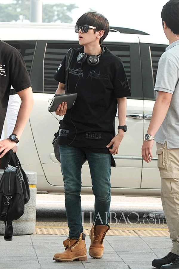 exo组合成员边伯贤6月10日韩国仁川机场街拍