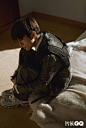 易烊千玺超话《智族GQ》三月开季刊， THE FAVOURITE！ 超长封面大片呈现“少年的慎独日常”，三登GQ用独特企划创意加持，看似漫不经心地拍摄，却把他的侧颜指尖、温柔眼神... 统统捕捉，释放出男孩迷人的魅力~

#易烊千玺智族GQ封面#
摄影：@黎晓亮Alexvi ​​​​