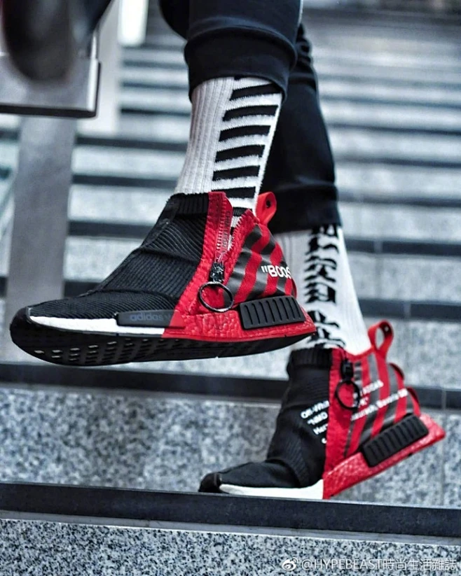 【Off-White x adidas Originals NMD CS1 全新定制版本】球鞋设计师 Edmond Looi 选择黑白配色的 ...