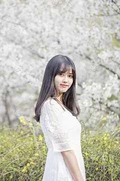 注视镜头,园林,春天,亚洲,女孩,自然美,白日梦,仅一朵花,黑发,仅青少年