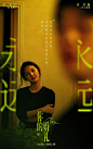 其中可能包括：a woman standing in front of a mirror with chinese writing on the wall behind her