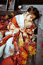 #人像摄影# #和服写真# #摄影不凡#

专 + 观 开一位 66R

当美到达极致之时，会像绕梁余音般留下一缕隐隐的忧伤。
而所有绵长暧昧的忧伤之后，也有朦胧的美感升起，仿佛自池升腾出的氤氲之气。
究竟是谁先、谁后？...展开全文c
