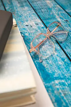 矫正视力近视眼镜护眼爱眼日近视眼摄影图