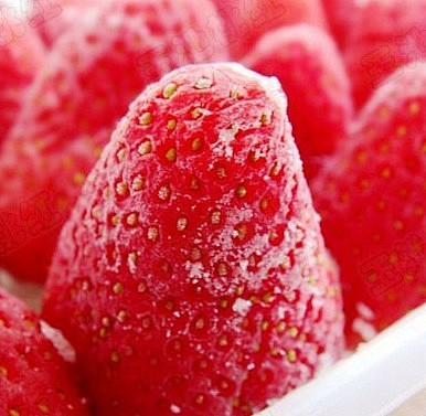 【DIY冻草莓】
1、草莓洗净，去蒂；
...
