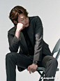 Esquire Korea 7月刊封面大片

金宇彬，温柔归来！ 依稀记得他的身材 ​​​​