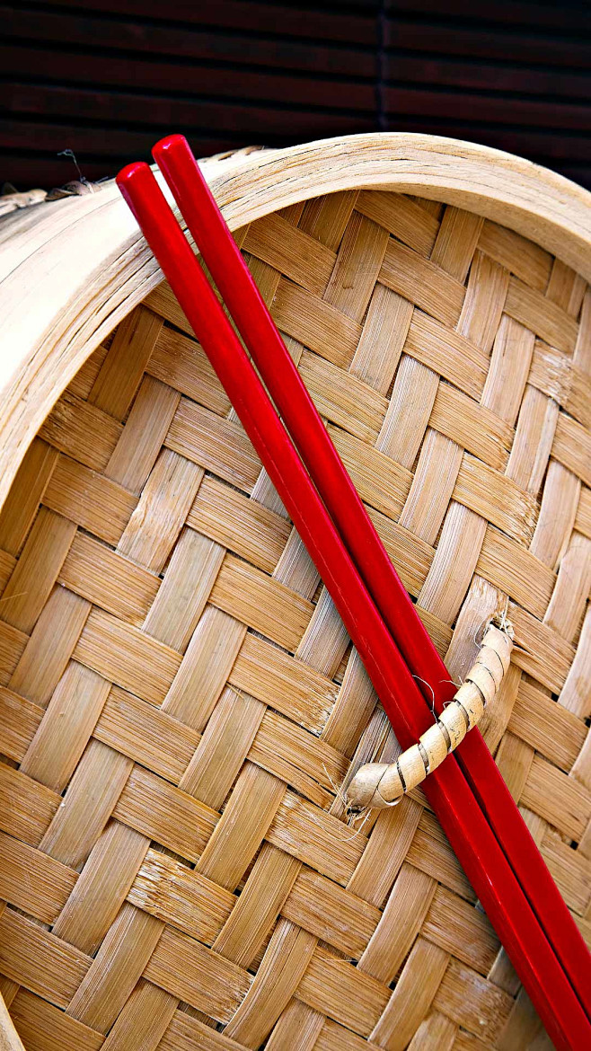 红筷子和蒸笼，中国 (© Dudley ...
