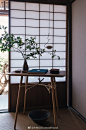 #新展开幕# 失物招领企划、#小林和人#选品陈列的「眼与手 日本当代生活器物合展」将于9月16日正式开始，从陶瓷、玻璃到木工、金工，再到织品、皮具，18位作者、逾百件生活器物作品将在展览现场出现，木作家#井藤昌志#也会以特邀作者的身份登场。我们还精心企划了三场活动，有探讨日本生活器物美学的座 ​​​​...展开全文c