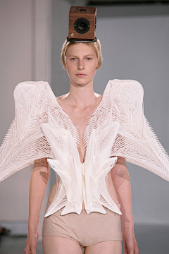 杨雪松坪采集到IRIS VAN HERPEN