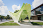 一抹明亮婀娜的绿：罗德岛大学HYPARBOLE双曲面装置亭 | 建筑学院