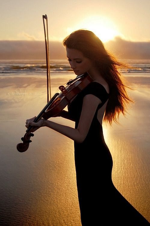 拉小提琴唯美意境图片