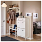 HEMNES 汉尼斯 双门鞋柜 - 白色  - IKEA : IKEA - HEMNES 汉尼斯, 双门鞋柜, 白色, , 便于收纳鞋子，同时节省地面空间。每个储物格是双排，为鞋子提供大量储藏空间。鞋子放在鞋柜里不仅通风，而且空间宽敞，可长久保持崭新如初。橱柜仅前面带有支腿，因此可紧靠踢脚板以上墙壁站立。