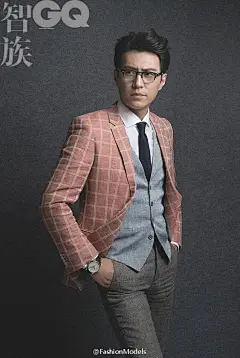 #杂志大片Editorials# 靳东登上《GQ智族》6月刊巴塞尔腕表专刊封面，睿智“老干部”搭配新季腕表。