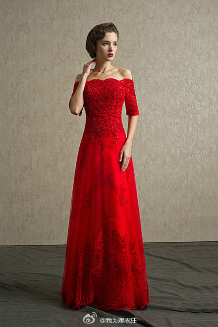 惊艳的中国红新娘礼服，中式旗袍的元素，性...