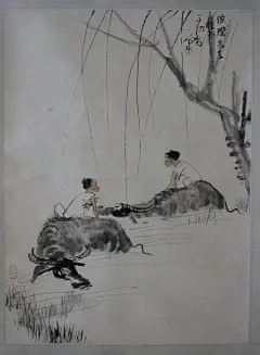 【大师李可染的牧童图】
此图以篆隶之笔写牛和柳树，以草书写牧童和水草，以浓墨写柳树，以淡墨写牧童，以浓淡不一的墨渍写出牛的结构和质感。表现了“草满池塘水满坡，山衔落日浸寒漪，牧童归去横牛背，短笛无腔信口吹”的美丽景色。整个画面清简疏淡，看似随意挥洒，但笔法古拙，线条刚劲有力，造型准确生动，融入了文人画的意境，流露出民间艺术的天赋和天真稚拙的情趣。