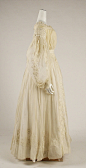 服裝｜1838年左右，刺繡嫁衣。