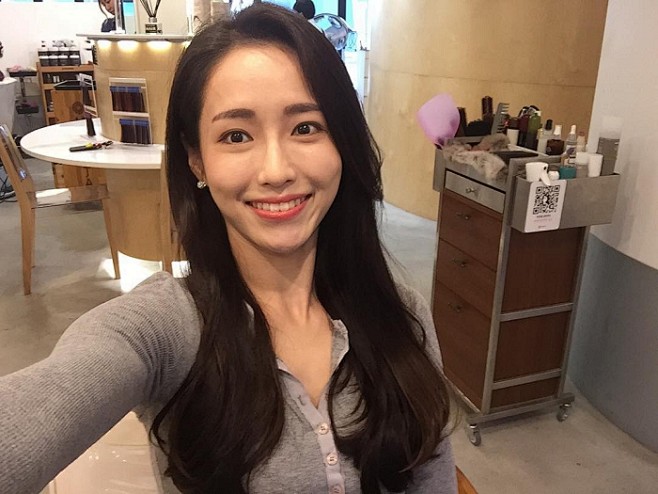 韩国健身女神晒美腿马甲线丨普拉提美女教师姜贤京