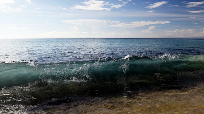 高清拍摄波涛汹涌的海浪风景图片