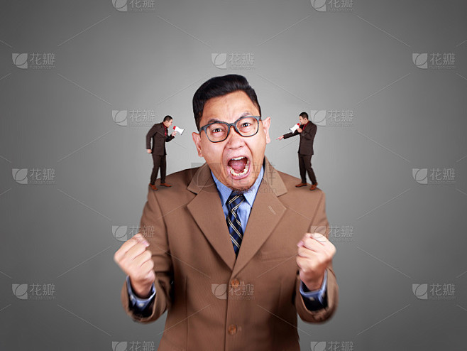 厌倦倾听自己内心声音的年轻商人
