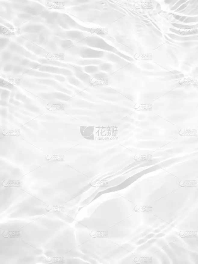水面上有波纹的白水。Defocus模糊了透明的白色清晰平静的水面纹理与水花和气泡。具有闪光图案纹理背-花瓣网