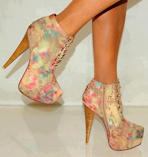 High heels pics / Wo...