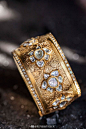 奢华珠宝  | 珠宝设计
美丽的印度手镯～
tag：钻石，彩宝，祖母绿，珐琅，工艺，素材，好物 
#全民晒宝季# #好物99# @微博收藏 ​​​​@微博时尚 ​​​​