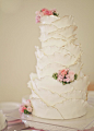 快选一个“美呆了”的婚礼蛋糕为你的大日子添色吧！+来自：婚礼时光——关注婚礼的一切，分享最美好的时光。#简洁风婚礼蛋糕#