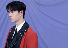 王一博超话· #王一博明暗光感大片#  
青年演员@UNIQ-王一博 身着红黑拼接皮衣，鲜活热烈，简约内敛。元夜望月，祈安康，祝团圆。
今晚 20:06 相约《花好月圆元宵夜》中央广播电视总台2021年#元宵晚会# ，《青春恰时来》首唱，我们不见不散！[元宵]#王一博加盟央视元宵晚会# ​​​ ​​​​