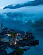 黄昏时分的奥地利哈尔施塔特。这里又被称作“世界上最美的小镇”或“世界最古老的盐都”。
