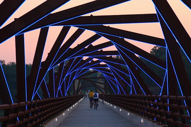 美国RDG高架栈桥构架夜景照明