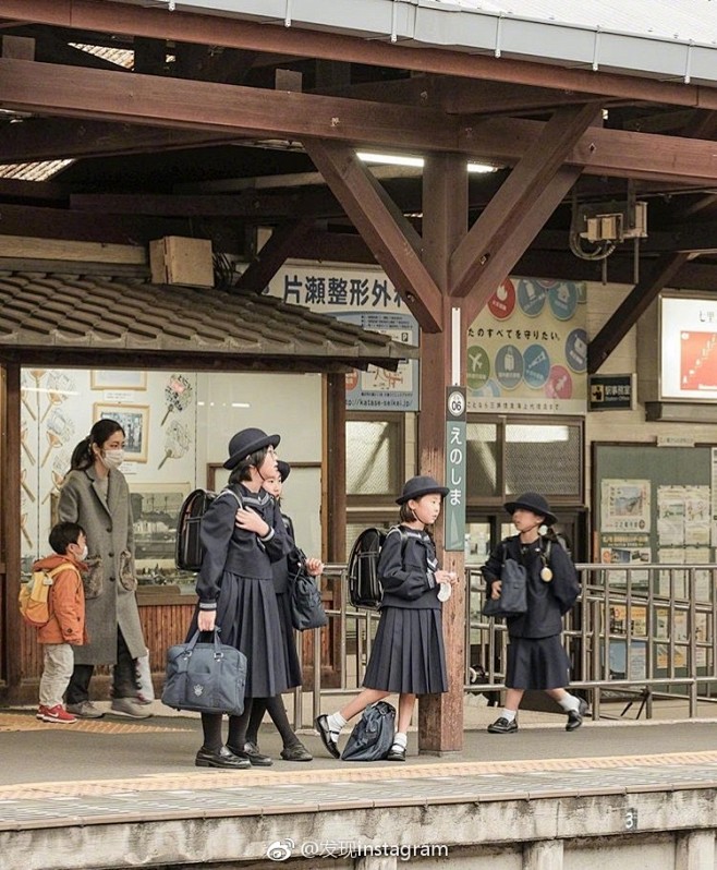 日本街道 街景 城市 小镇 乡村 
电车