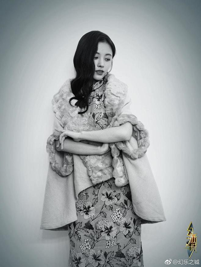 组图：鞠婧祎复古造型或清纯甜美或妩媚明艳...