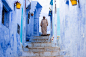 摩洛哥梦幻小城Chefchaouen，到处到是深浅浓淡不一的蓝色，感觉走进了梦境和天堂