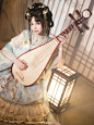 谢安然 汉服 仙女 仙子 可爱女孩 可爱 美轮美奂 唯美 
                 琴声难渡竹外屏，
                纵古琴抚、琵琶鸣，
                  弦弦玲珑碎玉音，
                雾里独奏亦无人应，
                    唯有一树枫聆。