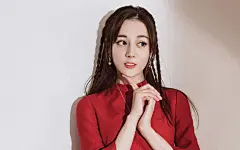 迪丽热巴红衣甜美高清桌面壁纸
