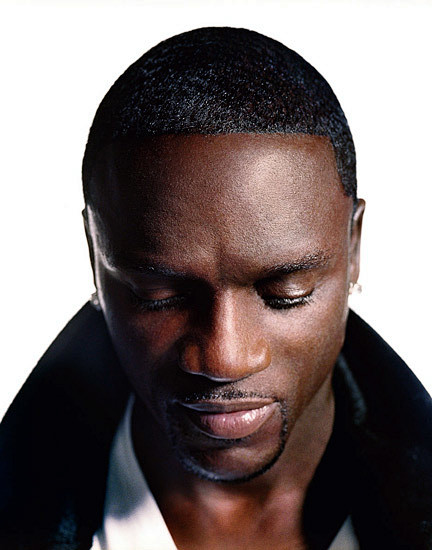 AKON,从狱中人到嘻哈巨星　BAZAA...